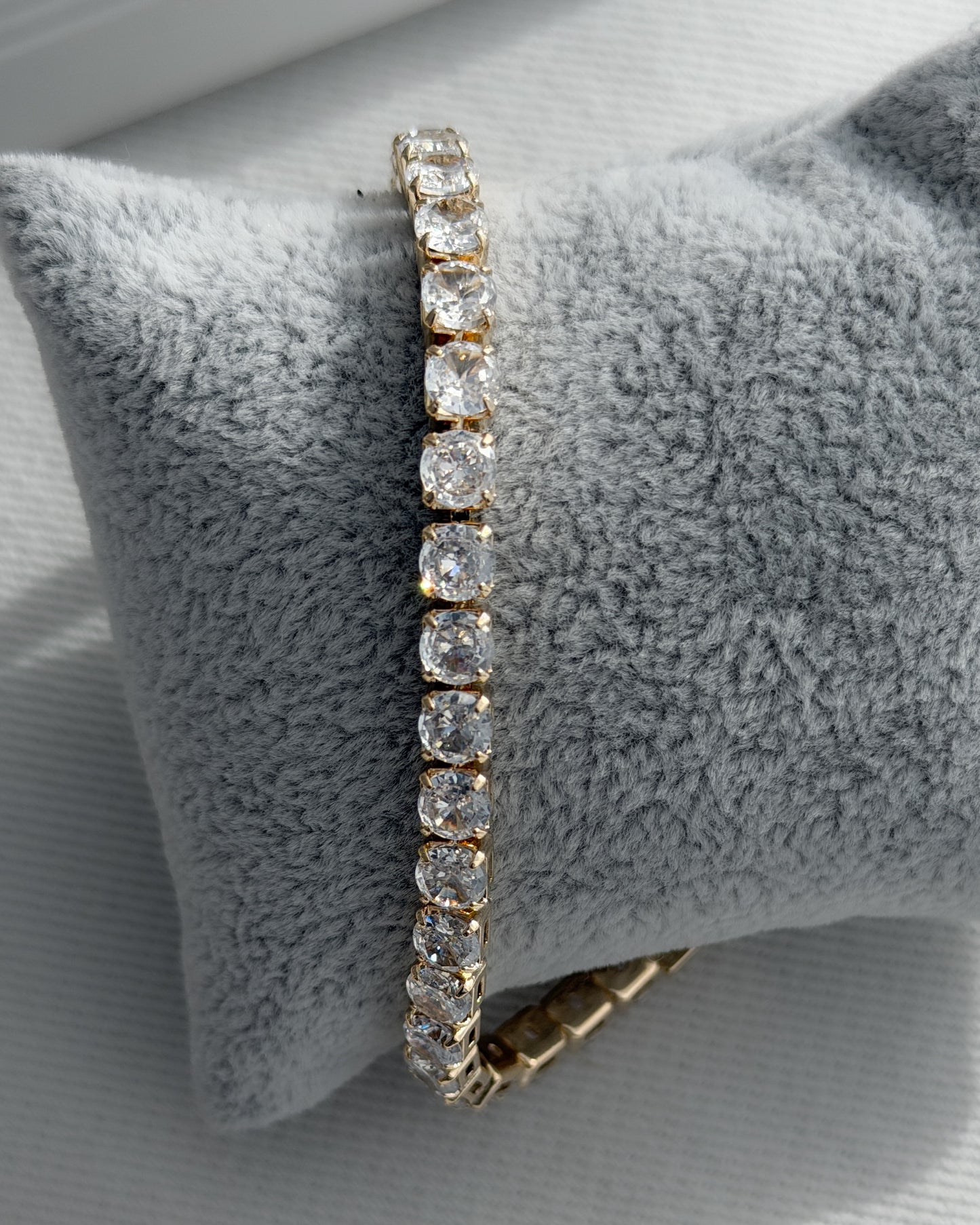 Bold Round-Cut Tennis Bracelet